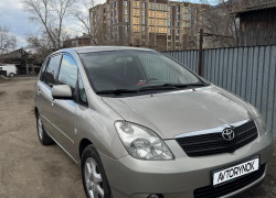 Toyota Corolla Verso 2002 года