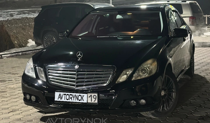Mercedes-Benz E-Класс 2010 года