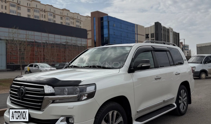 Toyota Land Cruiser 2017 года