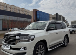 Toyota Land Cruiser 2017 года