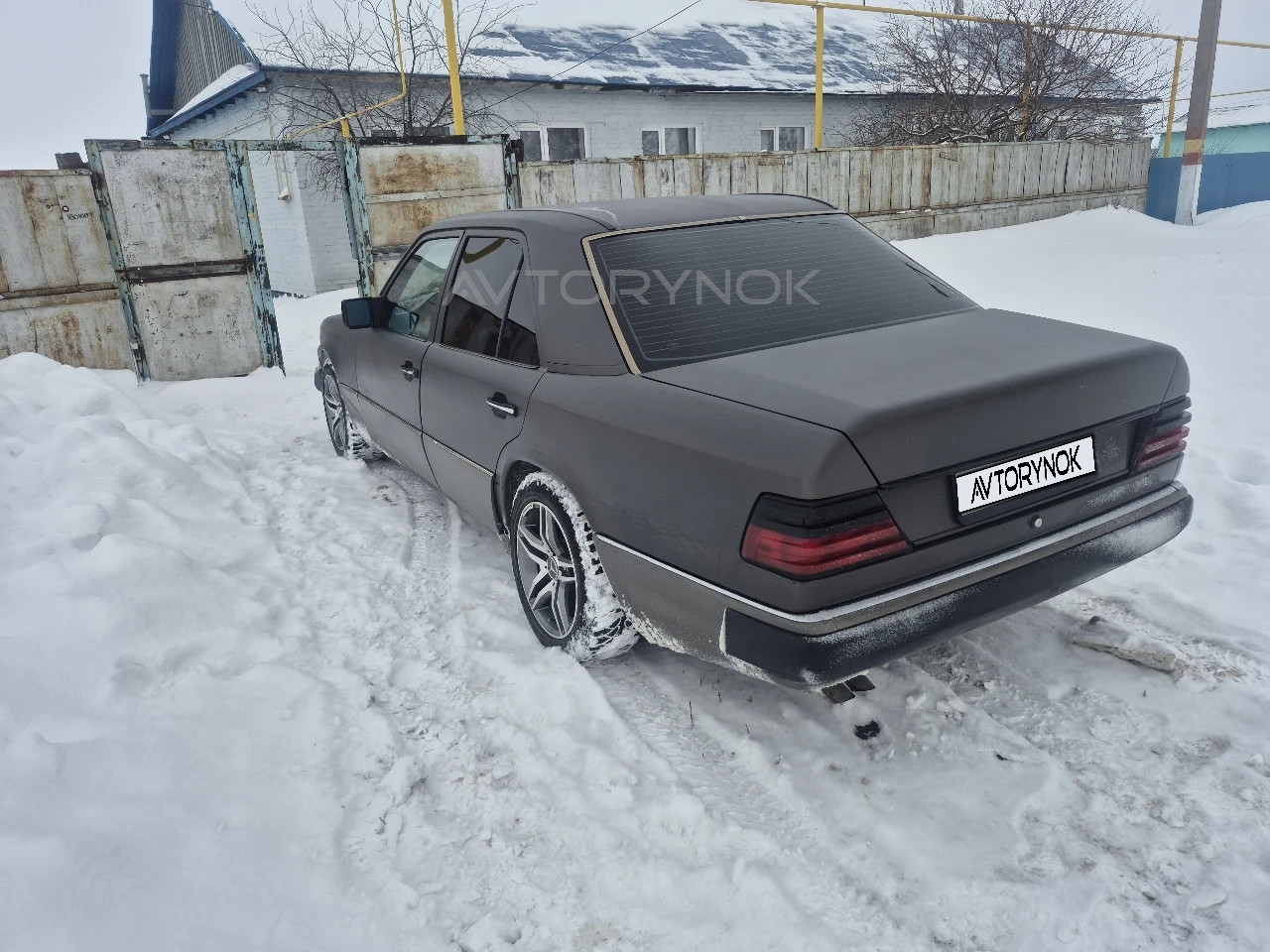Mercedes-Benz E-Class, 1988