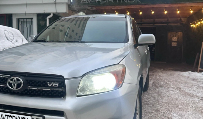 Toyota RAV4 2007 года