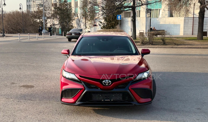 Toyota Camry 2021 года