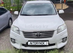 Toyota RAV4 2011 года