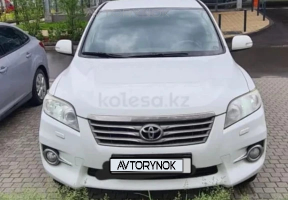 Toyota RAV4 2011 года