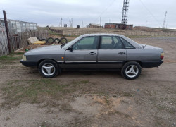 Audi 200 1988 года