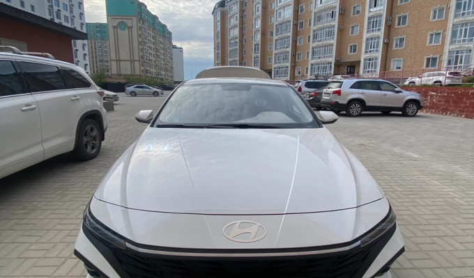 Hyundai Elantra 2024 года