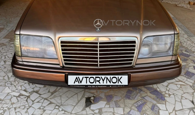 Mercedes-Benz E-Класс 1993 года