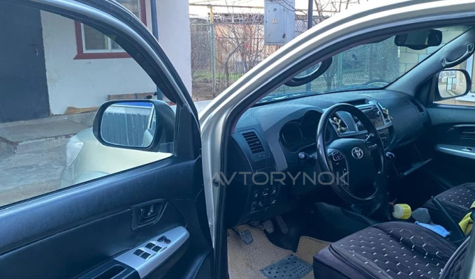 Toyota Hilux 2014 года