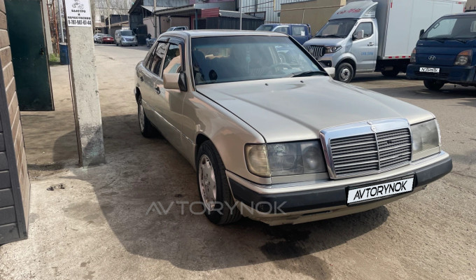 Mercedes-Benz E-Класс 1990 года