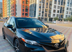 Toyota Camry 2020 года
