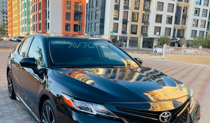 Toyota Camry 2020 года