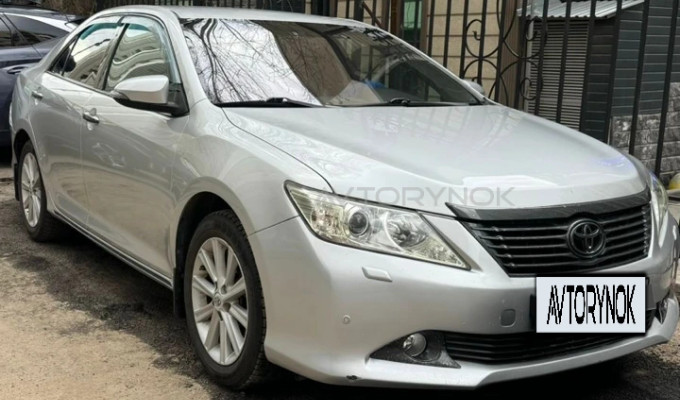 Toyota Camry 2013 года