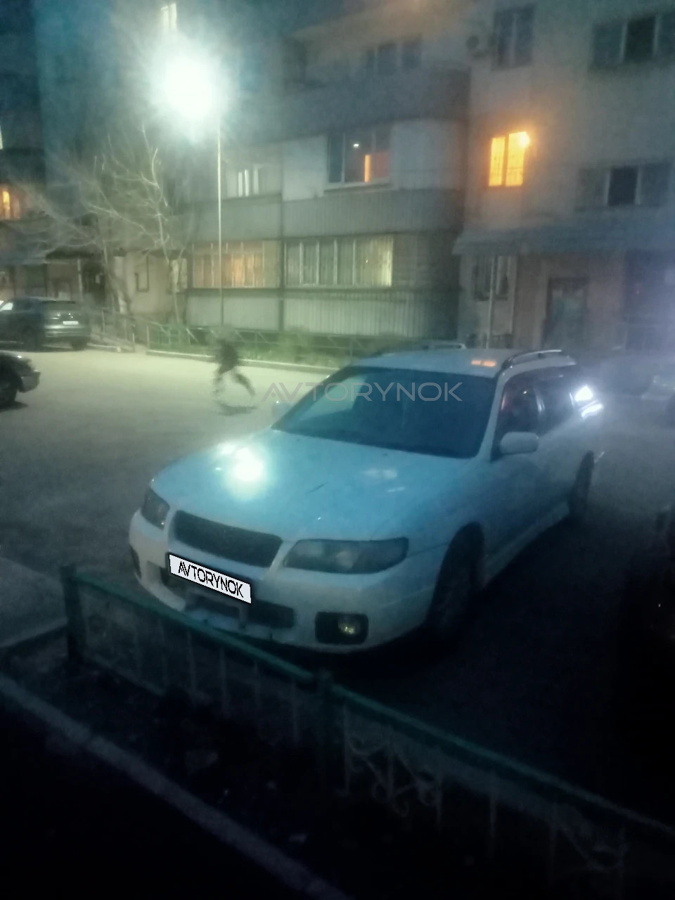 Nissan Avenir, 1999