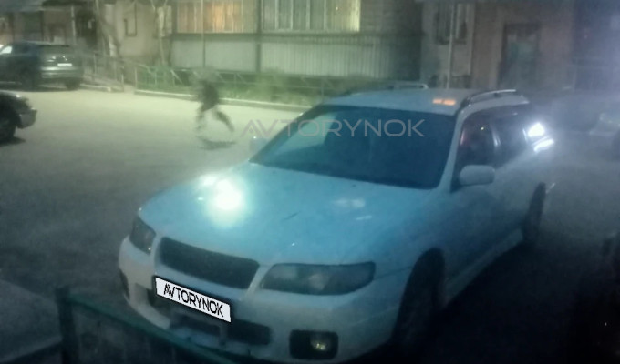 Nissan Avenir 1999 года