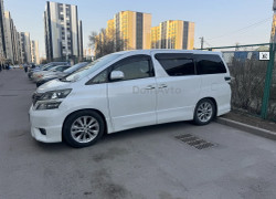 Toyota Vellfire 2010 года
