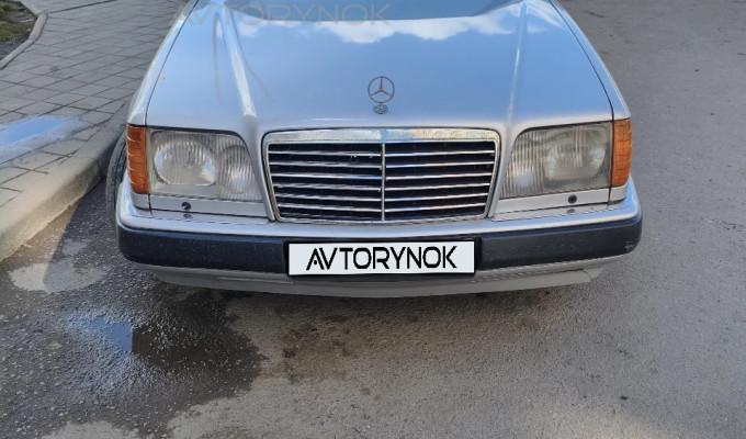 Mercedes-Benz E-Класс 1993 года