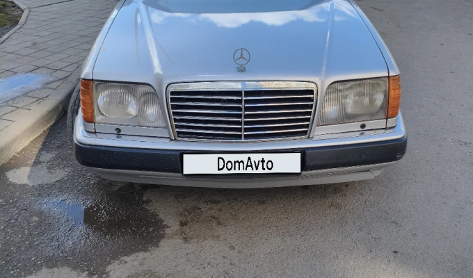 Mercedes-Benz E-Класс 1993 года