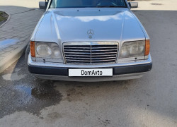 Mercedes-Benz E-Класс 1993 года