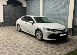 Toyota Camry 2023 года