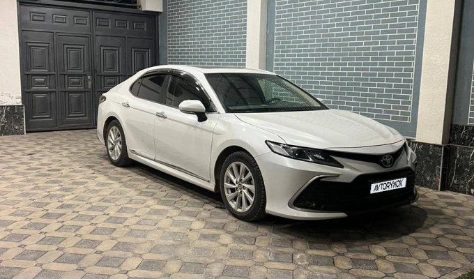 Toyota Camry 2023 года