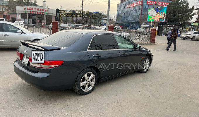 Honda Accord 2004 года