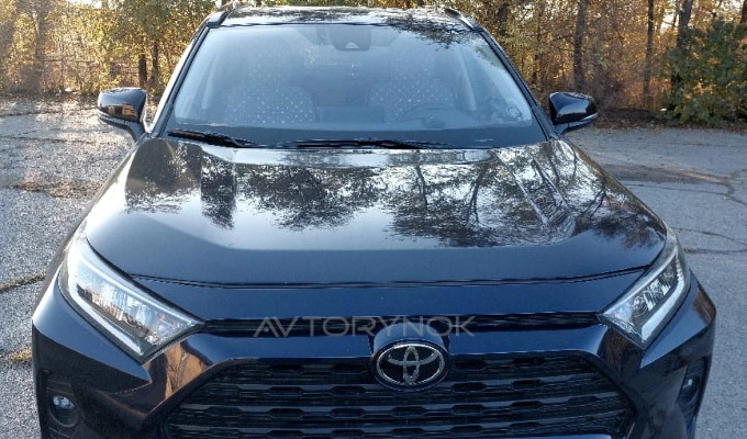 Toyota RAV4 2020 года
