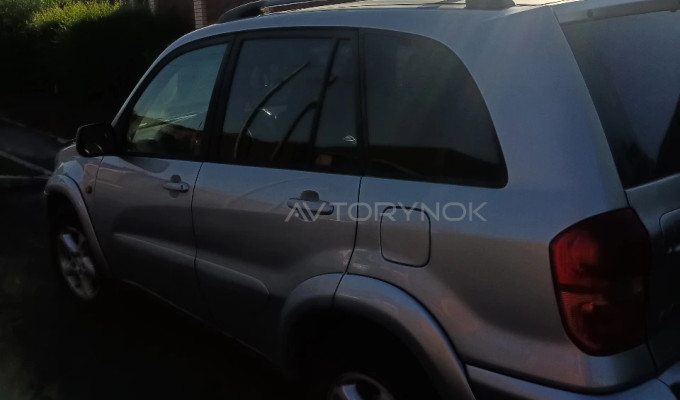 Toyota RAV4 2002 года
