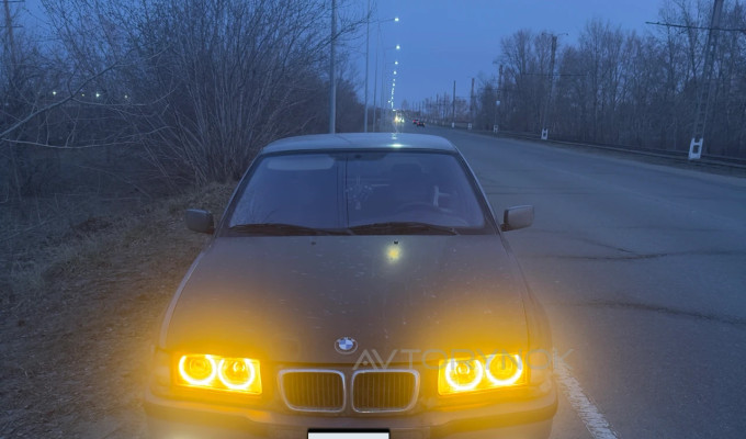 BMW 3 серия 1995 года