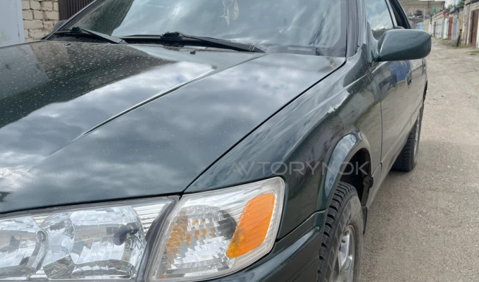 Toyota Camry 2000 года