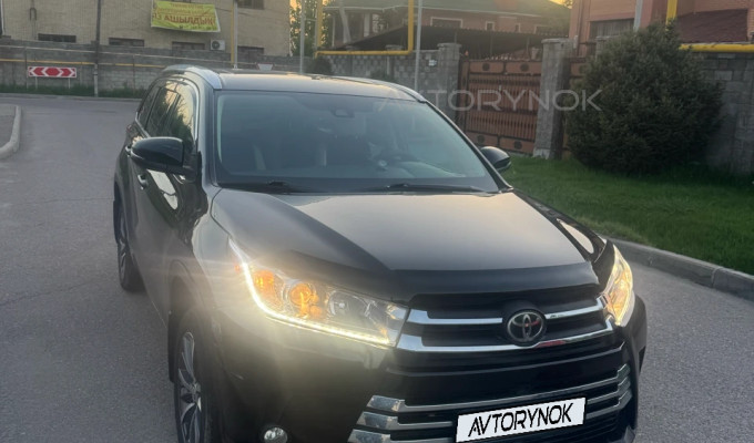 Toyota Highlander 2017 года