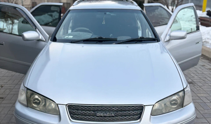 Toyota Camry Gracia 2000 года