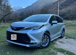 Toyota Sienna 2021 года