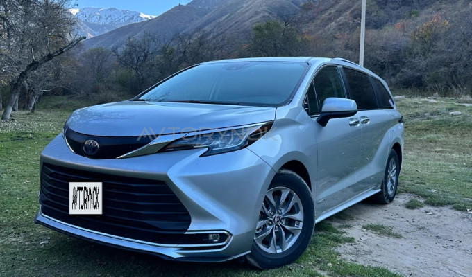 Toyota Sienna 2021 года