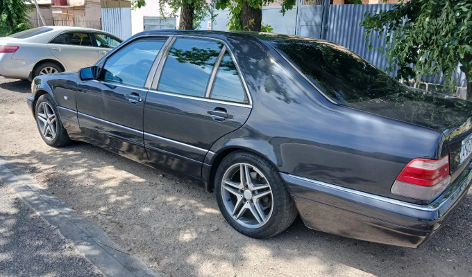 Mercedes-Benz S-Класс 1995 года