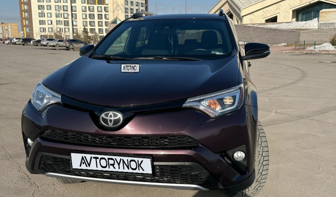 Toyota RAV4 2017 года