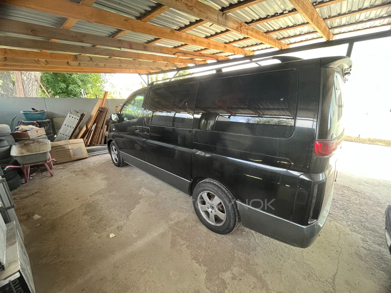 Nissan Elgrand, 2003