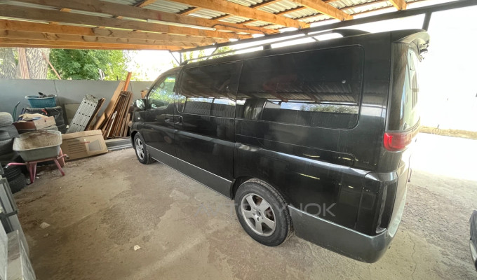 Nissan Elgrand 2003 года