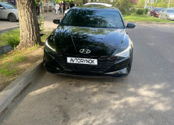 Hyundai Elantra 2022 года