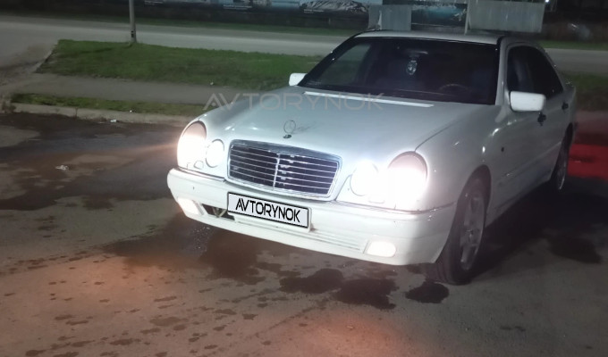 Mercedes-Benz E-Класс 1995 года