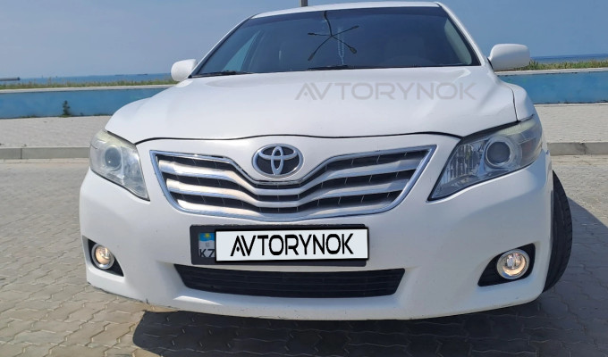 Toyota Camry 2010 года