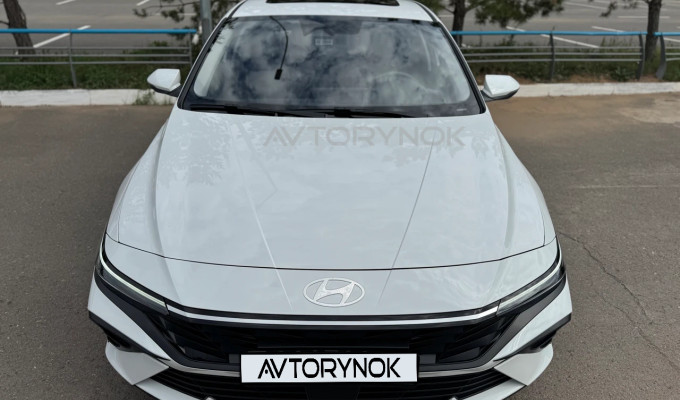 Hyundai Elantra 2024 года