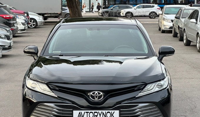 Toyota Camry 2019 года