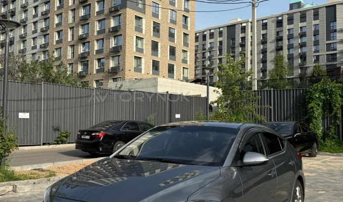 Hyundai Elantra 2018 года