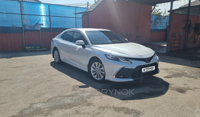 Toyota Camry 2023 года