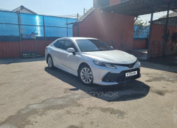 Toyota Camry 2023 года