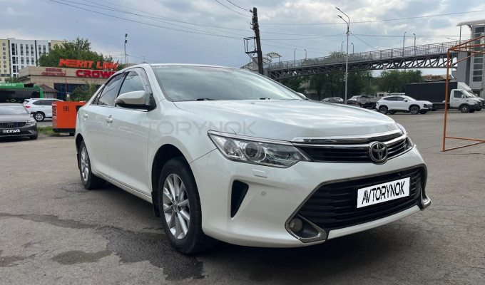 Toyota Camry 2015 года