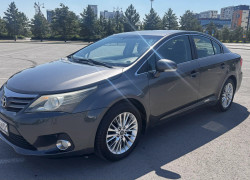 Toyota Avensis 2012 года