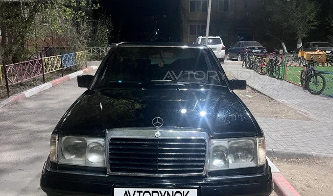 Mercedes-Benz E-Класс 1993 года