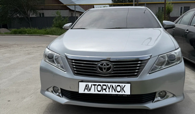 Toyota Camry 2012 года